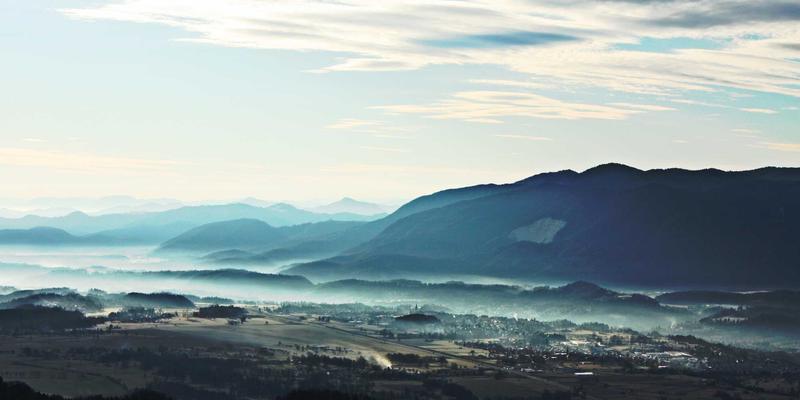未来云服驱动变革：基于云计算的数字孪生平台如何重塑智能制造与智慧城市